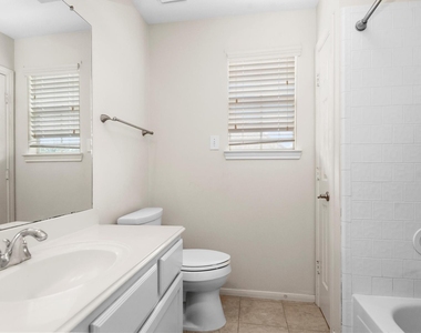 22007 Crossbrook Drive - Photo Thumbnail 34