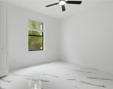 4787 Golfview Boulevard - Photo Thumbnail 6
