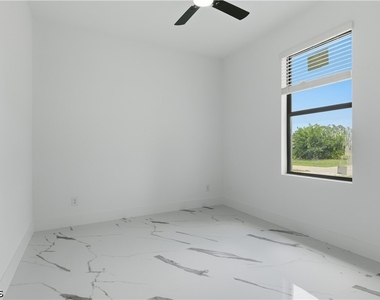 4787 Golfview Boulevard - Photo Thumbnail 8