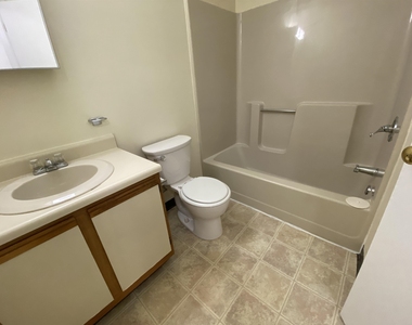 121 Eastern - Photo Thumbnail 23