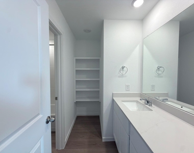 9122 Serene Haven Drive - Photo Thumbnail 11