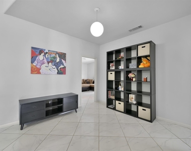 35 Lakeview Village - Photo Thumbnail 4