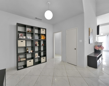 35 Lakeview Village - Photo Thumbnail 3