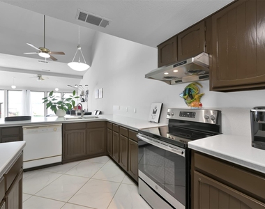 35 Lakeview Village - Photo Thumbnail 8