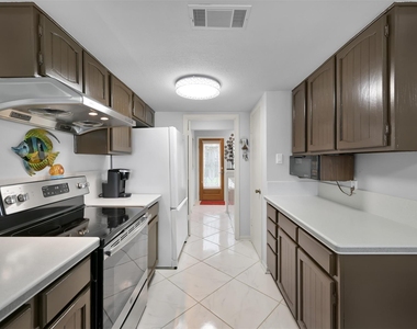 35 Lakeview Village - Photo Thumbnail 7