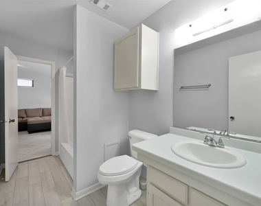 35 Lakeview Village - Photo Thumbnail 18