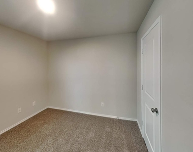 10511 Varmus Drive - Photo Thumbnail 7