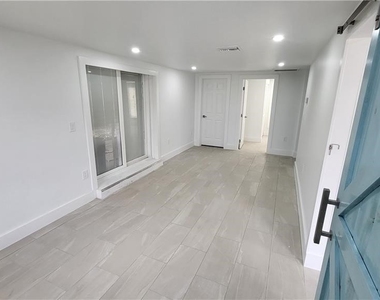 10671 Hampton Street - Photo Thumbnail 10