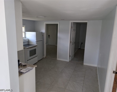 111 Palmetto Lane W - Photo Thumbnail 4
