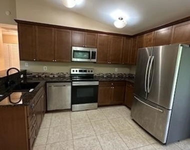 9211 Seville Road - Photo Thumbnail 2
