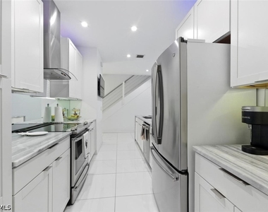7345 Rockefeller Drive - Photo Thumbnail 13