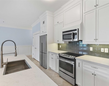 2802 Morrison Street - Photo Thumbnail 4