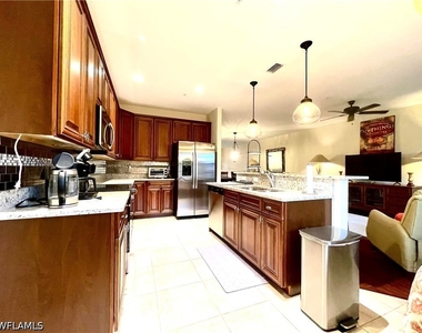 8989 Cambria Circle - Photo Thumbnail 16
