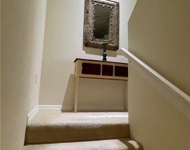 8989 Cambria Circle - Photo Thumbnail 17