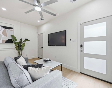 5313 Bacher - Photo Thumbnail 7
