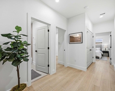 5313 Bacher - Photo Thumbnail 13