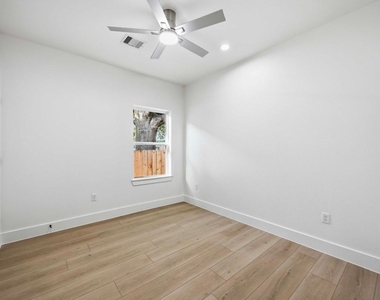 5313 Bacher - Photo Thumbnail 16