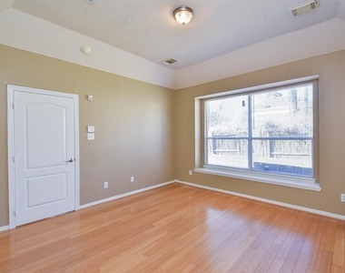 2811 Little Spring Circle - Photo Thumbnail 9