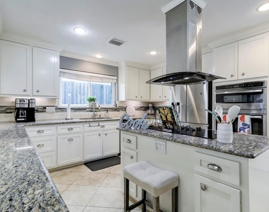 2235 Round Lake Drive - Photo Thumbnail 9