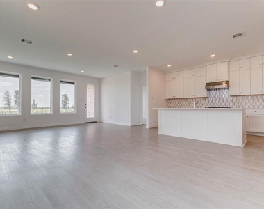 31715 Wild Meadow Drive - Photo Thumbnail 4