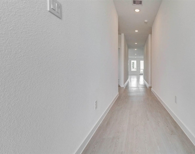 31715 Wild Meadow Drive - Photo Thumbnail 2