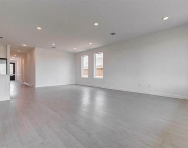 31715 Wild Meadow Drive - Photo Thumbnail 5