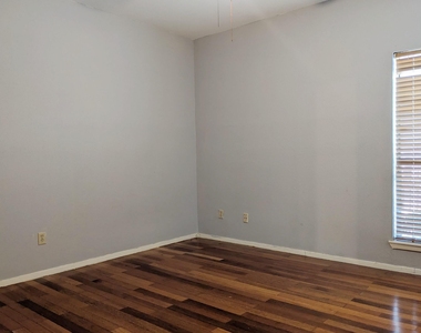 7950 N Stadium Drive - Photo Thumbnail 7