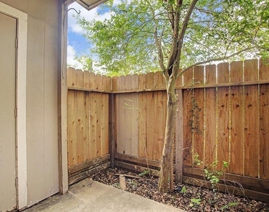 7950 N Stadium Drive - Photo Thumbnail 9
