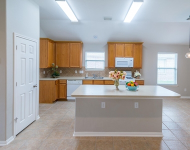 2834 Sage Bluff Avenue - Photo Thumbnail 7