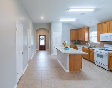 2834 Sage Bluff Avenue - Photo Thumbnail 6