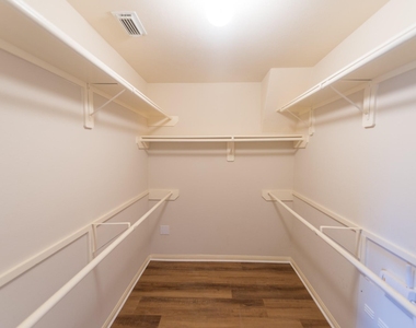 2834 Sage Bluff Avenue - Photo Thumbnail 19