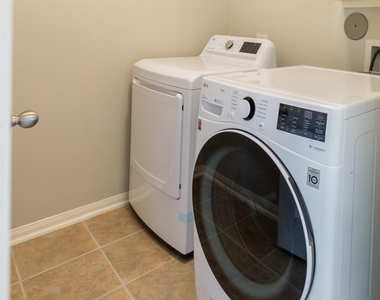 2834 Sage Bluff Avenue - Photo Thumbnail 28