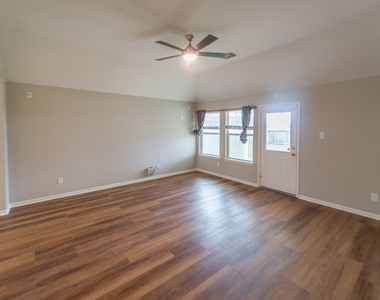 2834 Sage Bluff Avenue - Photo Thumbnail 13