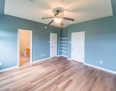 2834 Sage Bluff Avenue - Photo Thumbnail 18