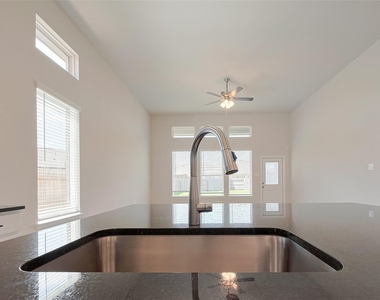 2405 Seamist Cove Lane - Photo Thumbnail 15
