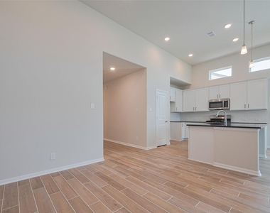 2405 Seamist Cove Lane - Photo Thumbnail 7