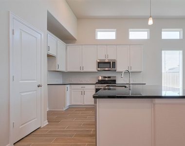 2405 Seamist Cove Lane - Photo Thumbnail 13