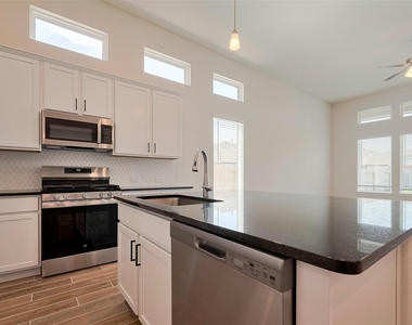 2405 Seamist Cove Lane - Photo Thumbnail 14