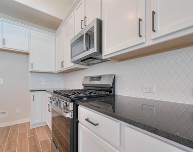 2405 Seamist Cove Lane - Photo Thumbnail 18