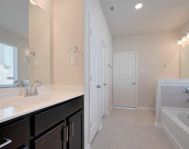 2405 Seamist Cove Lane - Photo Thumbnail 33