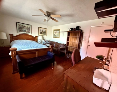 6701 Sands Point Drive - Photo Thumbnail 4