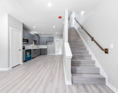 16985 Glenheath St - Photo Thumbnail 3
