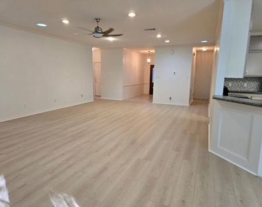 120 Hiwon Drive - Photo Thumbnail 9