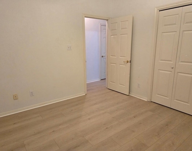 120 Hiwon Drive - Photo Thumbnail 24