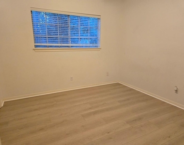 120 Hiwon Drive - Photo Thumbnail 26