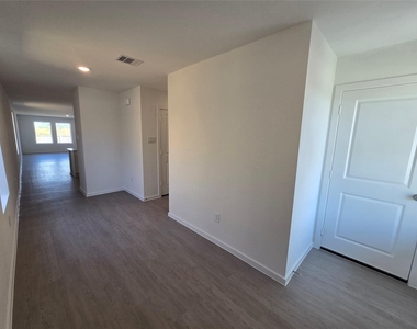 18784 Loom Drive - Photo Thumbnail 6