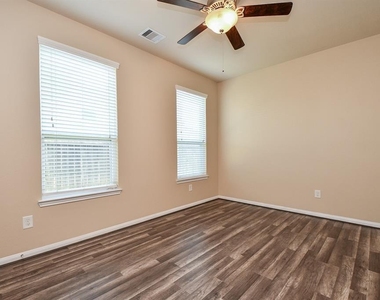19311 Vermillion Court - Photo Thumbnail 17
