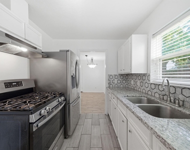 4403 Cynthia Street - Photo Thumbnail 4