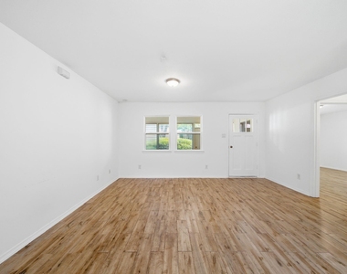 4403 Cynthia Street - Photo Thumbnail 2