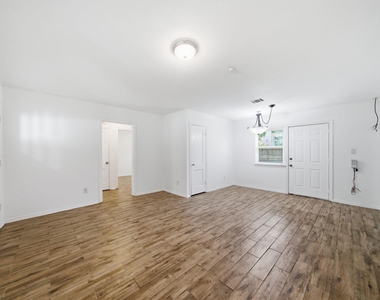 4403 Cynthia Street - Photo Thumbnail 3